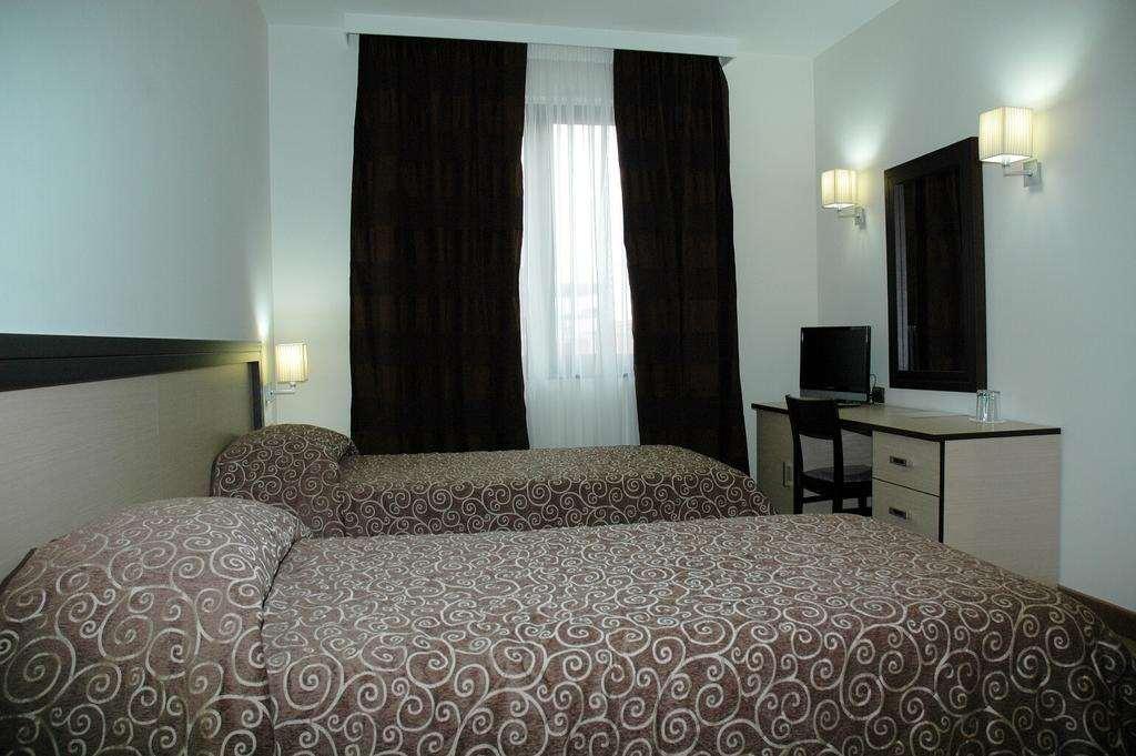 Fieri Hotel فيير الغرفة الصورة