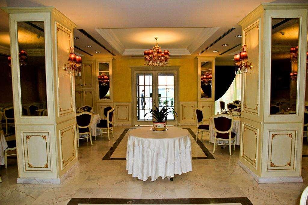 Fieri Hotel فيير المطعم الصورة