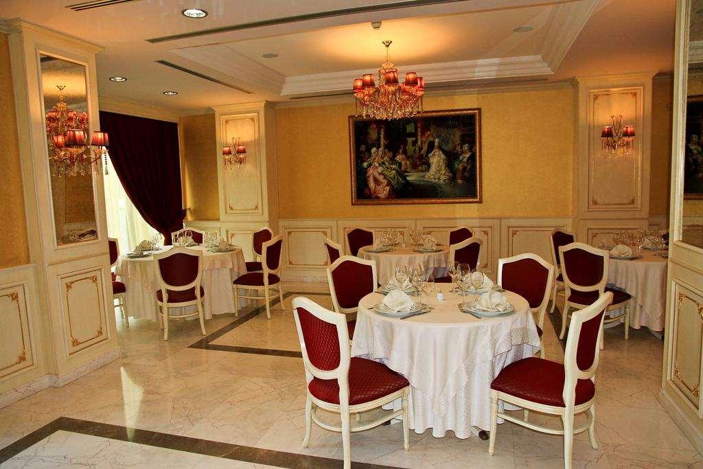Fieri Hotel فيير المطعم الصورة